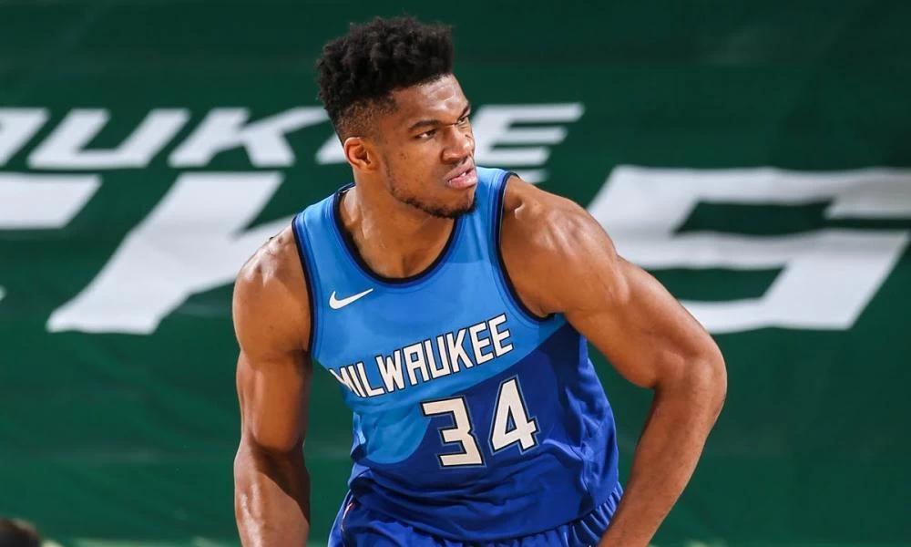 Σάρωσε πάλι ο Αντετοκούνμπο - Έβαλε 43 πόντους στη νέα νίκη των Μπακς (βίντεο)